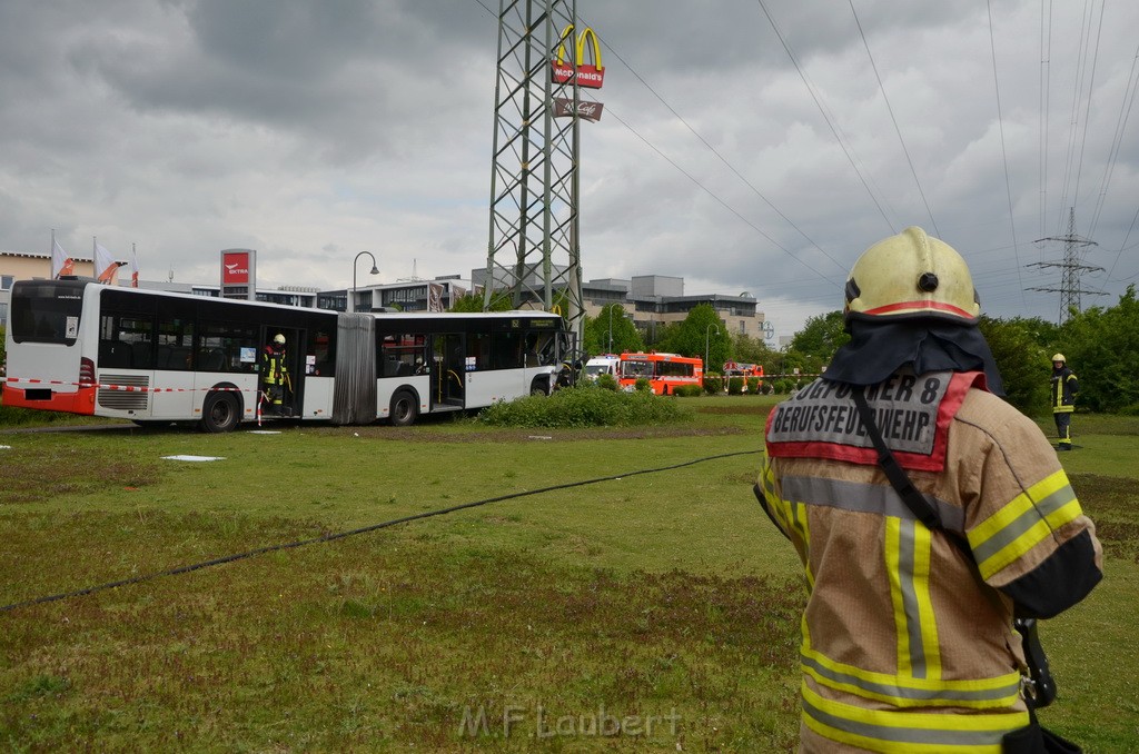 Schwerer Bus Unfall Koeln Porz Gremberghoven Neuenhofstr P071.JPG - Miklos Laubert